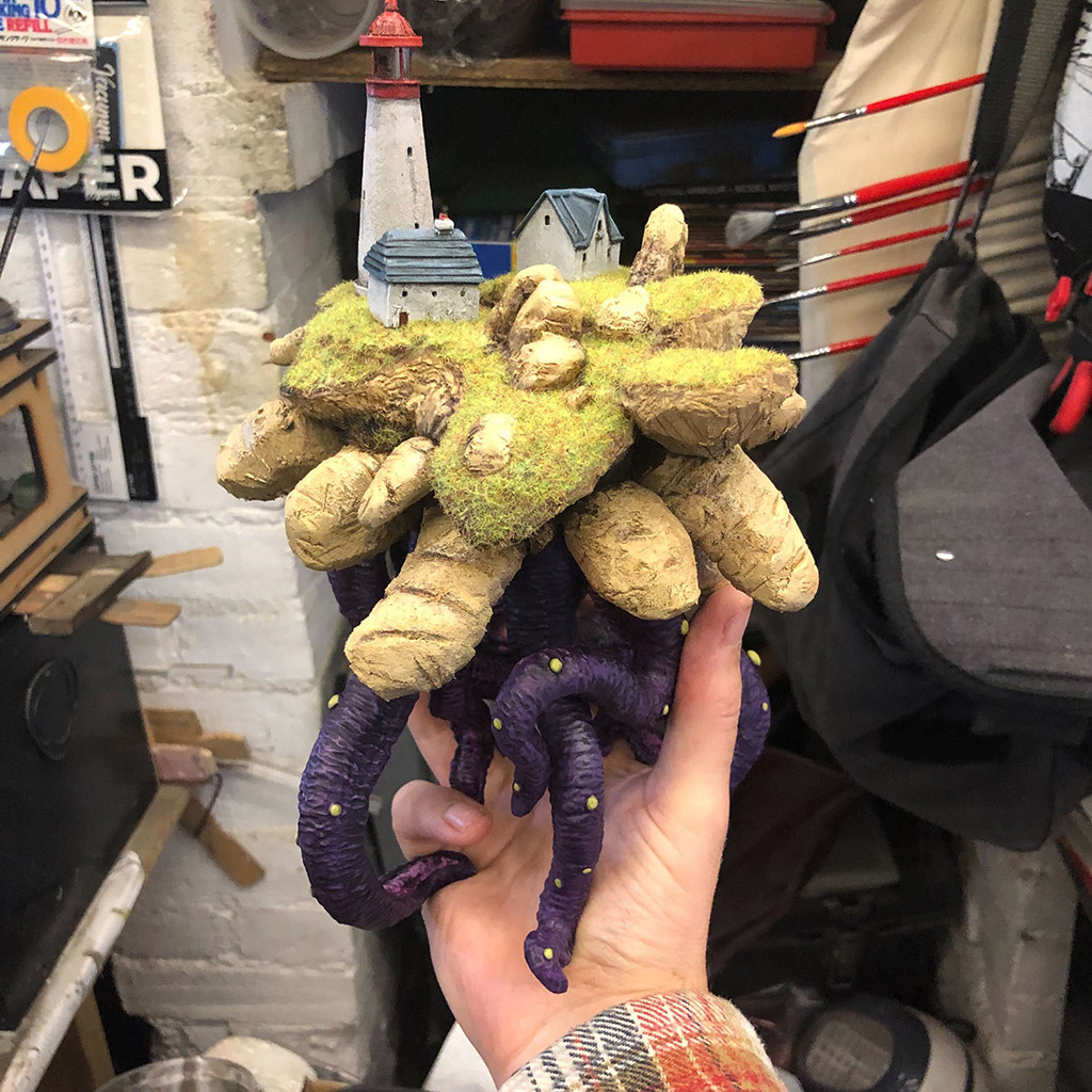 Lovecraftian flying lighthouse